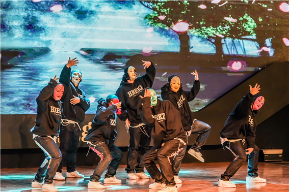 아너브레이커즈가 '2020 한류힙합문화대상'에서 공연을 하고 있다./제공=김승기 사무총장