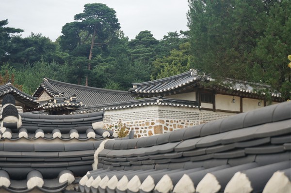 왕릉은 매장지 외에 의례를 위한 다양한 부속 건물을 포함하고 있다.