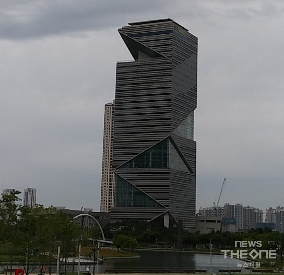 GCF(녹색기후기금) 사무국이 있는 인천 송도국제도시 G타워.  ⓒ이현구기자