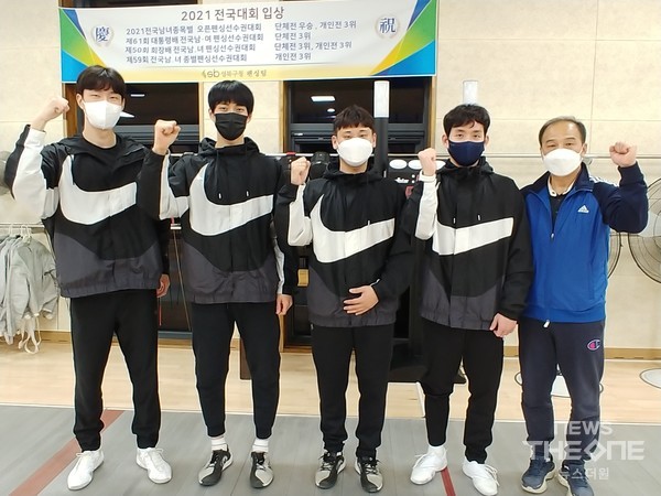 (왼쪽부터) 이윤호, 임효준, 정재규, 임철우 선수, 서상원 감독 ⓒ임동현 기자