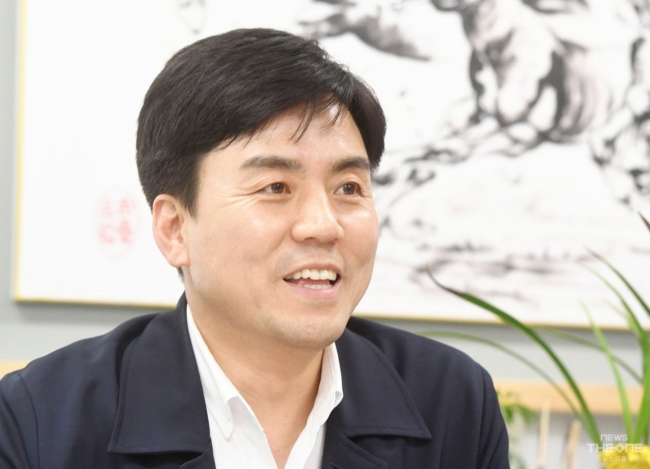낙하산 논란을 겪었던 인천연수 5선거구에 단수 공천된 이강구 의원.