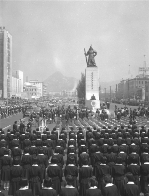 1968년 충무공 이순신 동상 제막식(사진=서울시 ‘광화문광장’)