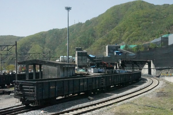 철암에서 영월화력발전소로 석탄을 수송하기 위한 작전이 펼쳐졌다.