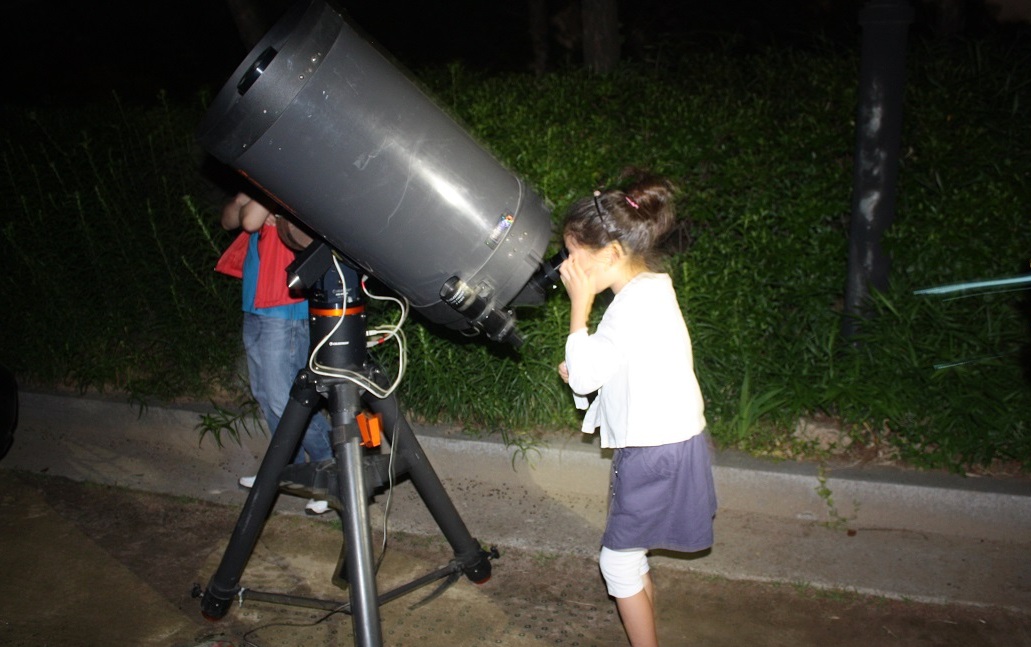 천체를 관측하는 아이. (사진=서대문구 제공)