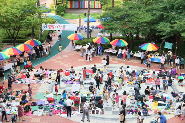 서울 구로구가 마련한 2년 만에 돌아온 ‘별별시장’에 놀러오세요. 사진은 2019년 구로근린공원 별별시장 전경(사진=구로구청 제공)