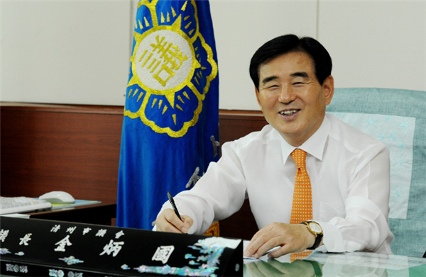 청주시의회 전반기 의장으로 선출된 김병국 의원. (사진=청주시의회 제공)