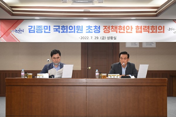  백성현 논산시장, 김종민 국회의원과 지역발전과 시민행복을 위한 협력 의지를 다졌다. (사진=논산시)