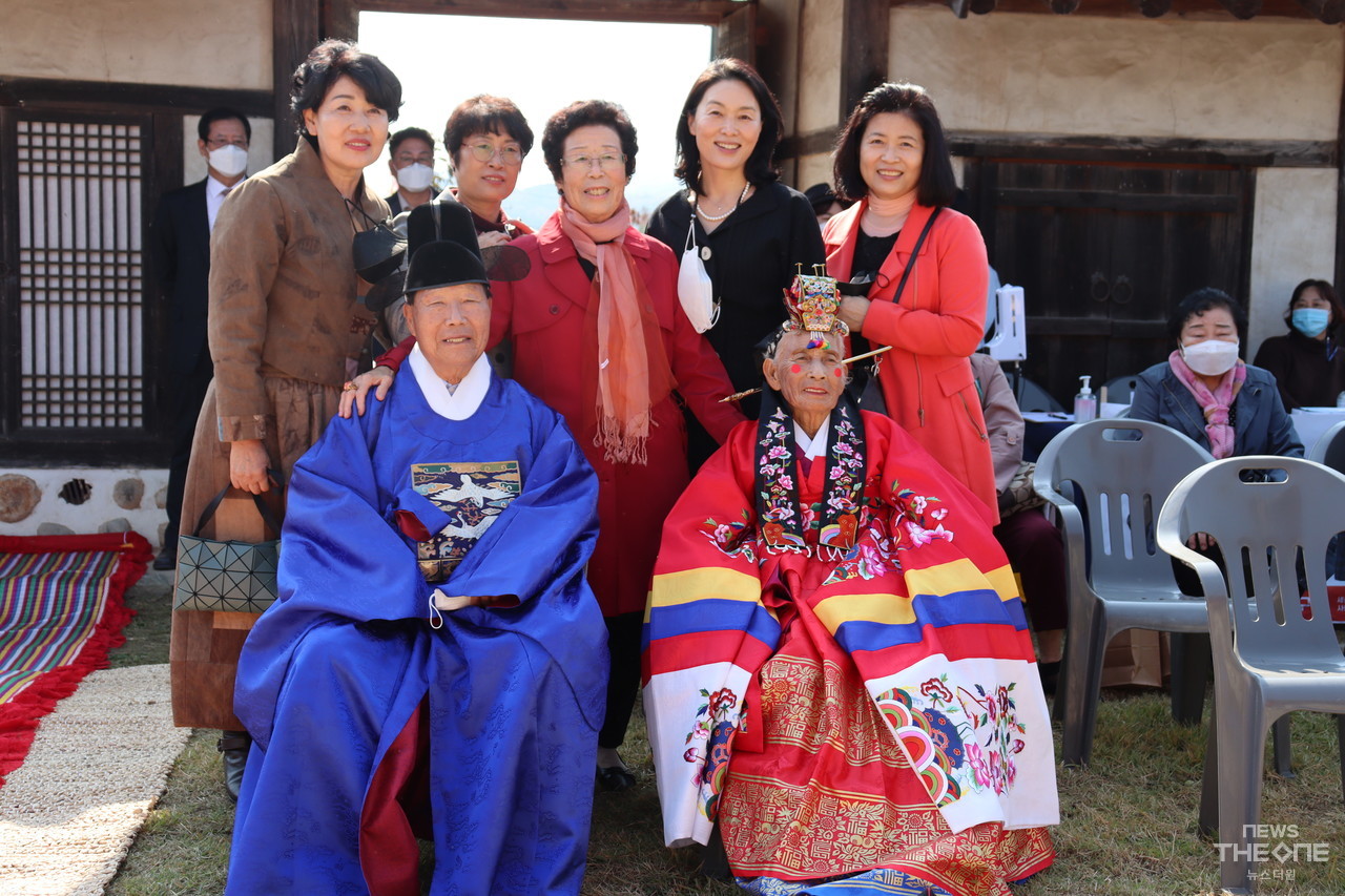 허종행·김종화 부부 회혼례식에 참석한 가족들의 모습. ⓒ이주은 기자