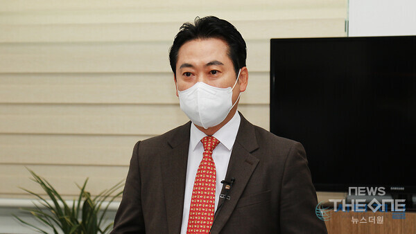7일 국민의힘 장동혁 대전시장 예비후보가 대전시의회에서 기자회견을 통해 경선 완주 의사를 밝혔다. (사진=이장호 기자)