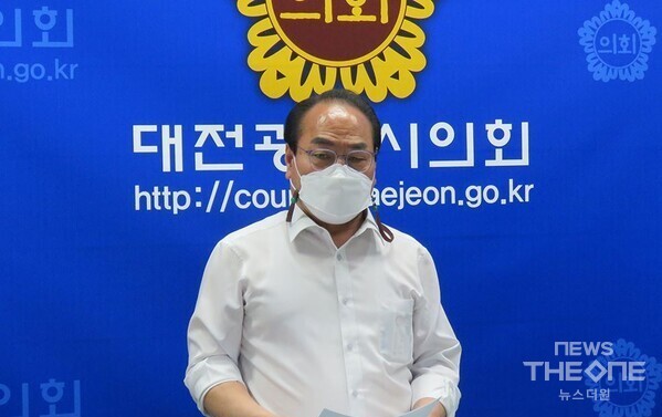 윤종명 대전시의원이 20일 기자회견에서 무소속으로 재선에 도전하겠다고 밝혔다. (사진=이장호 기자)