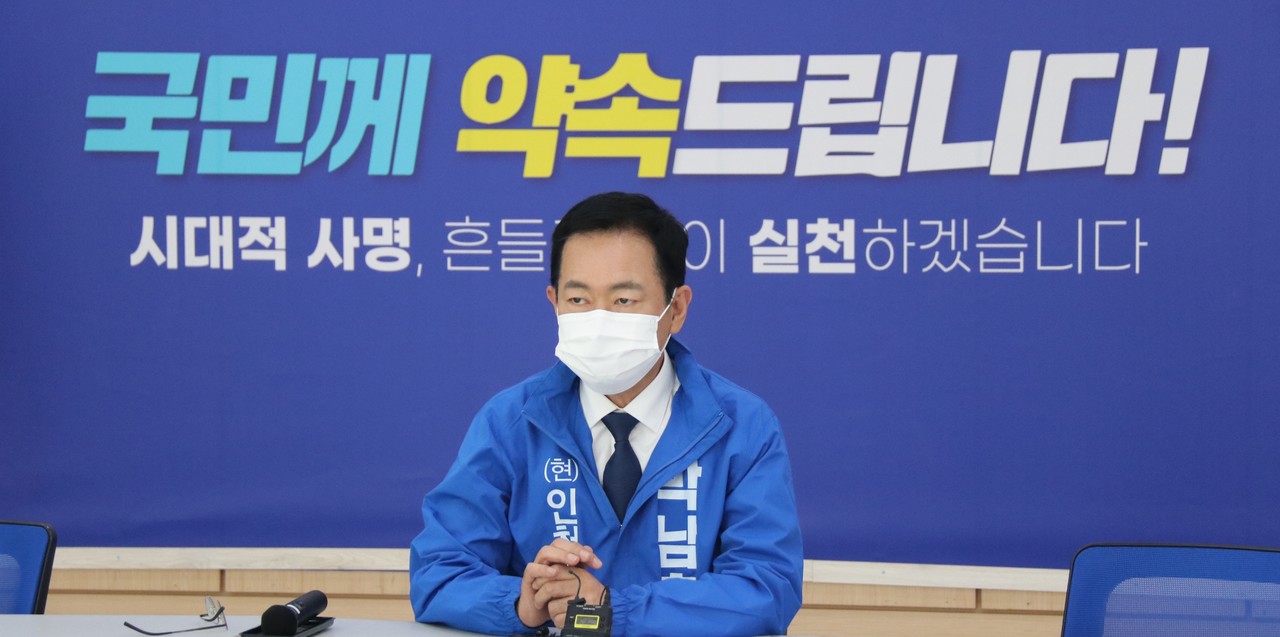 박남춘 더불어민주당 인천시장 후보가 소상공인 손실보상금 부족분을 채우겠다고 약속하고 있다. (사진=박남춘 선거캠프)