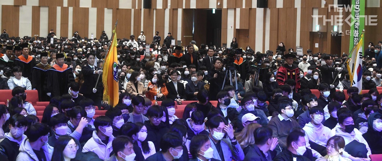 2023학년도 인하공업전문대학 입학식 및 신입생 오리엔테이션이 22일 오후 인천 송도컨벤시아에서 열렸다. ⓒ 임순석 기자